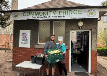 Gleaning community fridge monifith